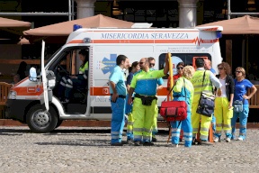 شابان إيطاليان تظاهَرا بالتوعك لكي تقلهما سيارة إسعاف إلى وجهتهماً