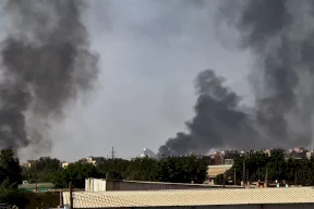 اشتداد حدّة الاشتباكات بين الجيش والدعم السريع حول قاعدة استراتيجية بالخرطوم