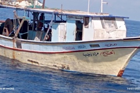 الشؤون المدنية تتسلم مركبين للصيد في بحر غزة