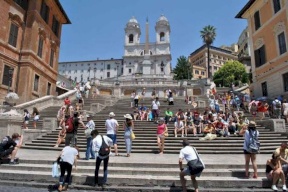 السياح يتدفقون على روما رغم "أجواء أشدّ حرا من إفريقيا"