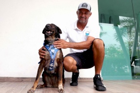 كلبة أسترالي نجا من عرض البحر تجد حياة جديدة مع "أب ثان" في المكسيك
