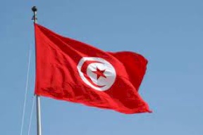شاب تونسي يضرم النار في نفسه ويصاب بجروح
