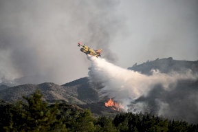تحطّم طائرة تابعة لفرق إطفاء الحرائق في اليونان