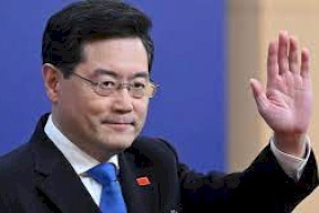 إعفاء تشين غانغ وعودة وانغ يي الى وزارة الخارجية في الصين 