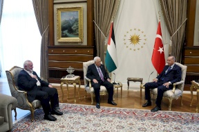 الرئيس عباس يطرح على هنية رؤيته السياسية التي ستطرح في اجتماع القاهرة