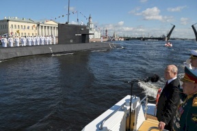 بوتين وقادة أفارقة يحضرون عرضا للبحرية الروسية في سان بطرسبرغ