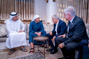 لابيد يلتقي وزير الخارجية الإماراتي في إيطاليا