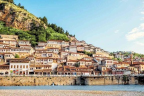 مياه اورهيد في ألبانيا تخفي آثار أقدم قرية محاذية لبحيرة في أوروبا 