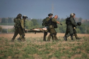 إصابة جندي إسرائيلي بجروح خطرة خلال المعارك بغزة