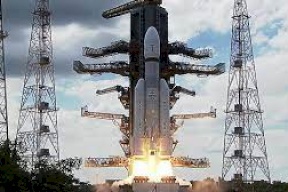مهمة شاندريان-3 تهبط بسلام على القمر في يوم "تاريخي" للهند