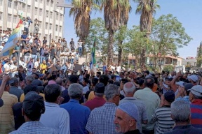 أكبر تظاهرة مناهضة للنظام منذ بدء الاحتجاجات في جنوب سوريا