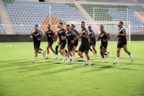 المنتخب الوطني يصل مسقط ويجري حصته التدريبية الأولى