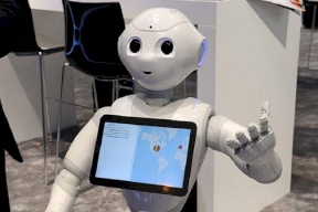اليابان.. اقتراح بإرسال الروبوتات إلى المدارس بدلا من التلاميذ