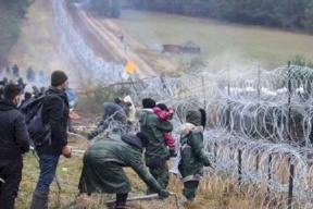 بيلاروس تتهم بولندا بإطلاق النار على الحدود لطرد مهاجرين