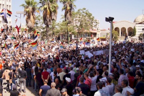 الآلاف يتظاهرون ضد النظام في جنوب سوريا