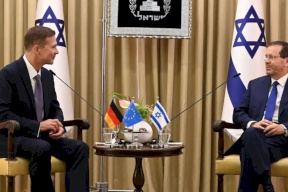 شولتس وبيربوك يدافعان عن سفير ألمانيا عقب انتقادات إسرائيلية
