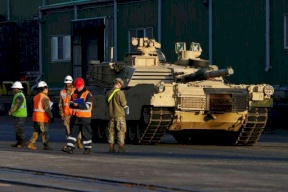 زيلينسكي: وصول أولى دبابات أبرامز الأميركية إلى أوكرانيا