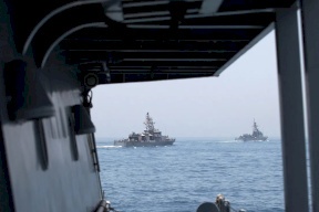 الجيش الأمريكي: "أنصار الله" تطلق صواريخ باتجاه البحر الأحمر وسفن تبلغ عن هجوم