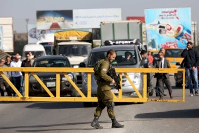 الاحتلال يغلق حواجز وطرقا في محيط نابلس