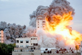 المجازر مستمرة- عشرات الشهداء في قصف على معظم أنحاء قطاع غزة