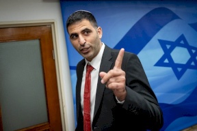 وزير إسرائيلي يضع "أنظمة طوارئ" لتقييد وسائل الإعلام