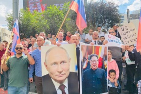 "حاملين صورة بوتين".. مظاهرة في الخليل ضد القصف الإسرائيلي على غزة