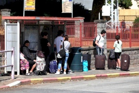 "الطورائ الإسرائيلية": امتلاء غرف الفنادق سيقودنا لتوجيه السكان إلى  المدارس والمؤسسات العامة