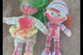 دمى ملطخة بالدم.. إرهاب جديد في المعرجات!