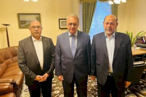 القناة 13 تزعم: حماس تريد عقد صفقة مع روسيا.. الرهائن مقابل السلاح