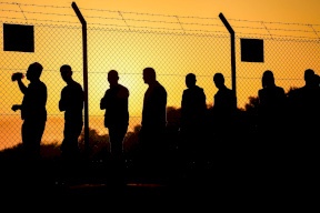 العدل الإسرائيلية تعارض جلب العمالة الأجنبية خوفاً من "الاتجار بالبشر"