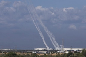 فيديو- إسرائيل تنشر مشاهد إسقاط صاروخ يمني فوق إيلات