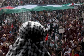 أكبر مظاهرة بواشنطن منذ بدء الحرب على غزة وانتقادات لاذعة لبايدن (فيديو)