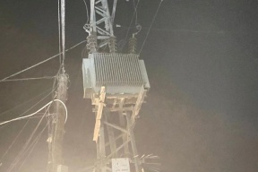 الاحتلال يستهدف محولاً كهربائيًا بمخيم عين السلطان بأريحا ويتسبب بانقطاع الكهرباء