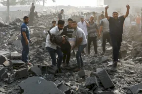 مجزرة جديدة: شهـداء وجرحى جراء استهداف الاحتلال للنازحين في غزة