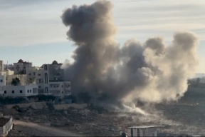 الاحتلال يفجر منزلي أسيرين جنوب الخليل