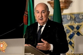 الرئيس الجزائري يقيل رئيس وزرائه