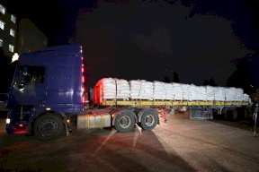 الحكومة الفلسطينية تتسلم القافلة الاولى من مساعدات الاغاثة الاردنية