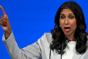 إقالة وزيرة داخلية بريطانيا بعد مهاجمتها للشرطة بسبب مظاهرة مؤيدة لفلسطين