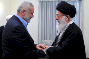 خامنئي لهنية: إيران لن تخوض الحرب نيابة عن حماس