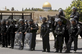 الاحتلال يقمع المصلين في القدس المحتلة