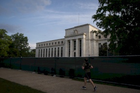 الاحتياطي الفيدرالي يبقي الفائدة دون تغيير للمرة الثالثة على التوالي