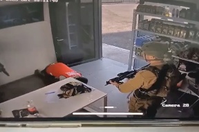 شاهد| فيديو يوثق اعتداء جنود الاحتلال على موظف محطة وقود جنوب الخليل