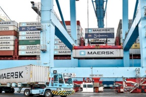 شركة "ميرسك" للشحن البحري توقف عملياتها بالبحر الأحمر