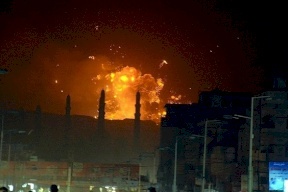  ضربات أميركية وبريطانية على أهداف في صنعاء والحديدة والحوثي يتوعد بالرد