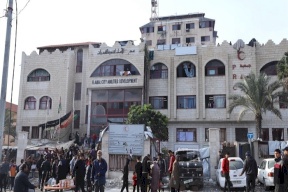 الهلال الأحمر: الاحتلال يقصف الطابق الثالث من مستشفى الأمل