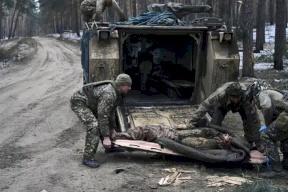أوكرانيا تسحب قواتها من أفدييفكا وروسيا تكثّف هجماتها