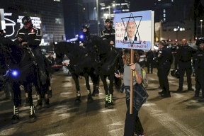  فيديو: احتجاجات في مواقع مختلفة ضد حكومة نتنياهو: تفريق واعتقال متظاهرين في تل أبيب