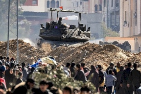 تقرير: دبابات إسرائيلية دهست عشرات الغزيين وهم أحياء
