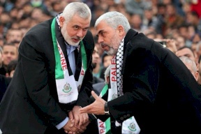 "وول ستريت جورنال": السنوار يتواصل مع بعض قادة حماس بعد انقطاع طويل