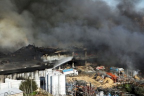  الشرطة والدفاع المدني: حريق مصنع "رويال" مفتعل وتم الاشتباه بعدد من الأشخاص